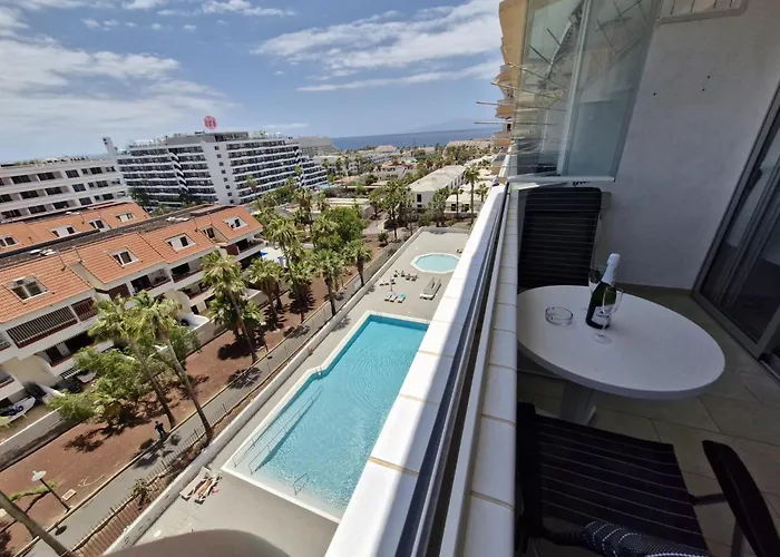 Central Charm - Las Americas