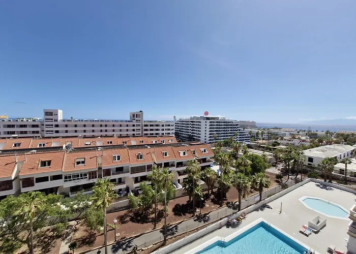 Central Charm - Las Americas