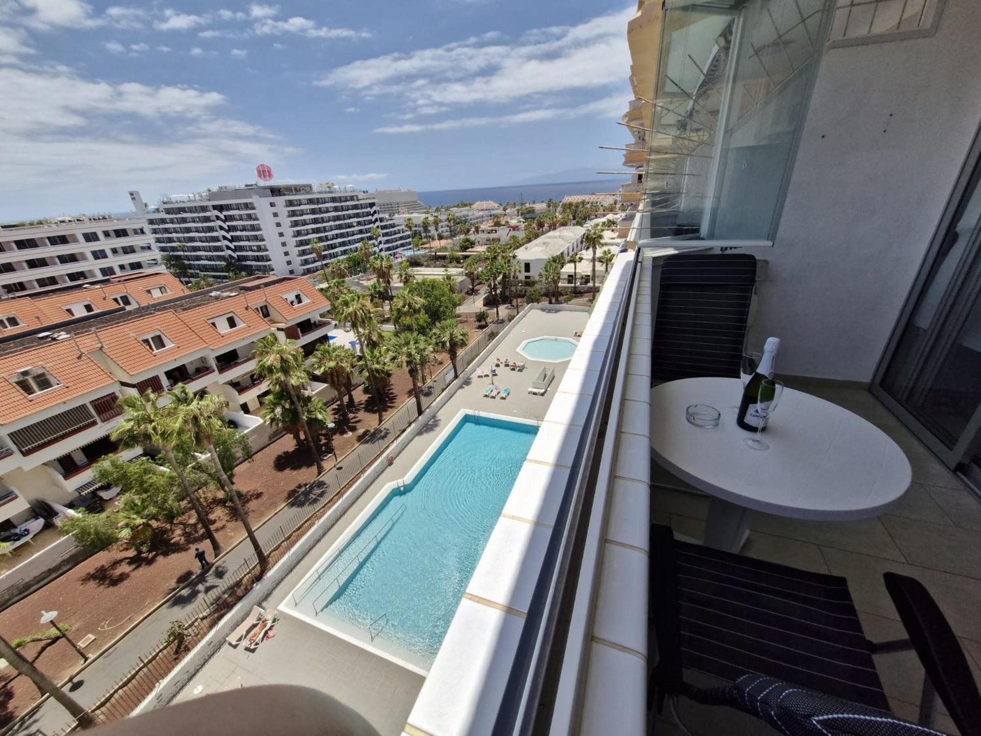 Apartment Charm - Americas